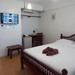 Valentier Cafe And Hotel