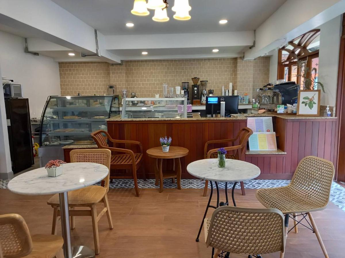 Valentier Cafe And Hotel